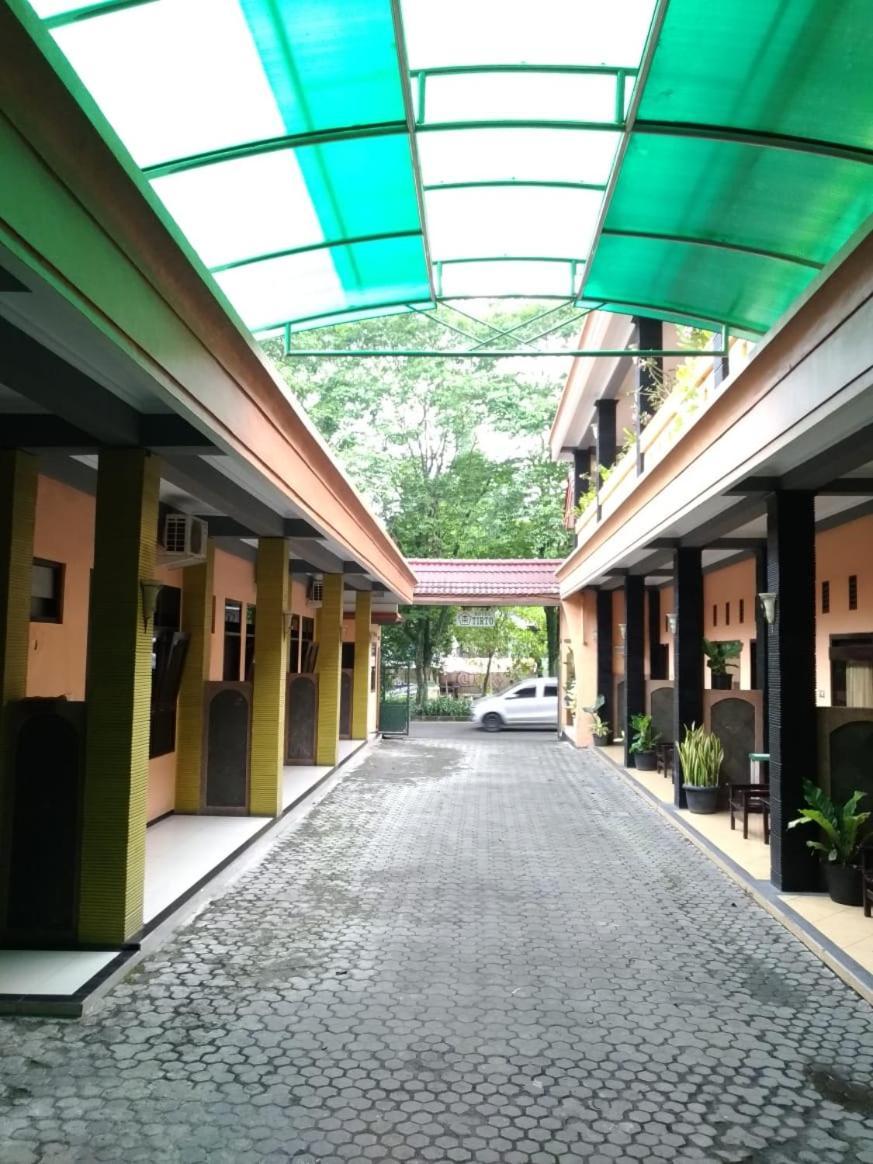 Hotel Tirto Malang Bagian luar foto